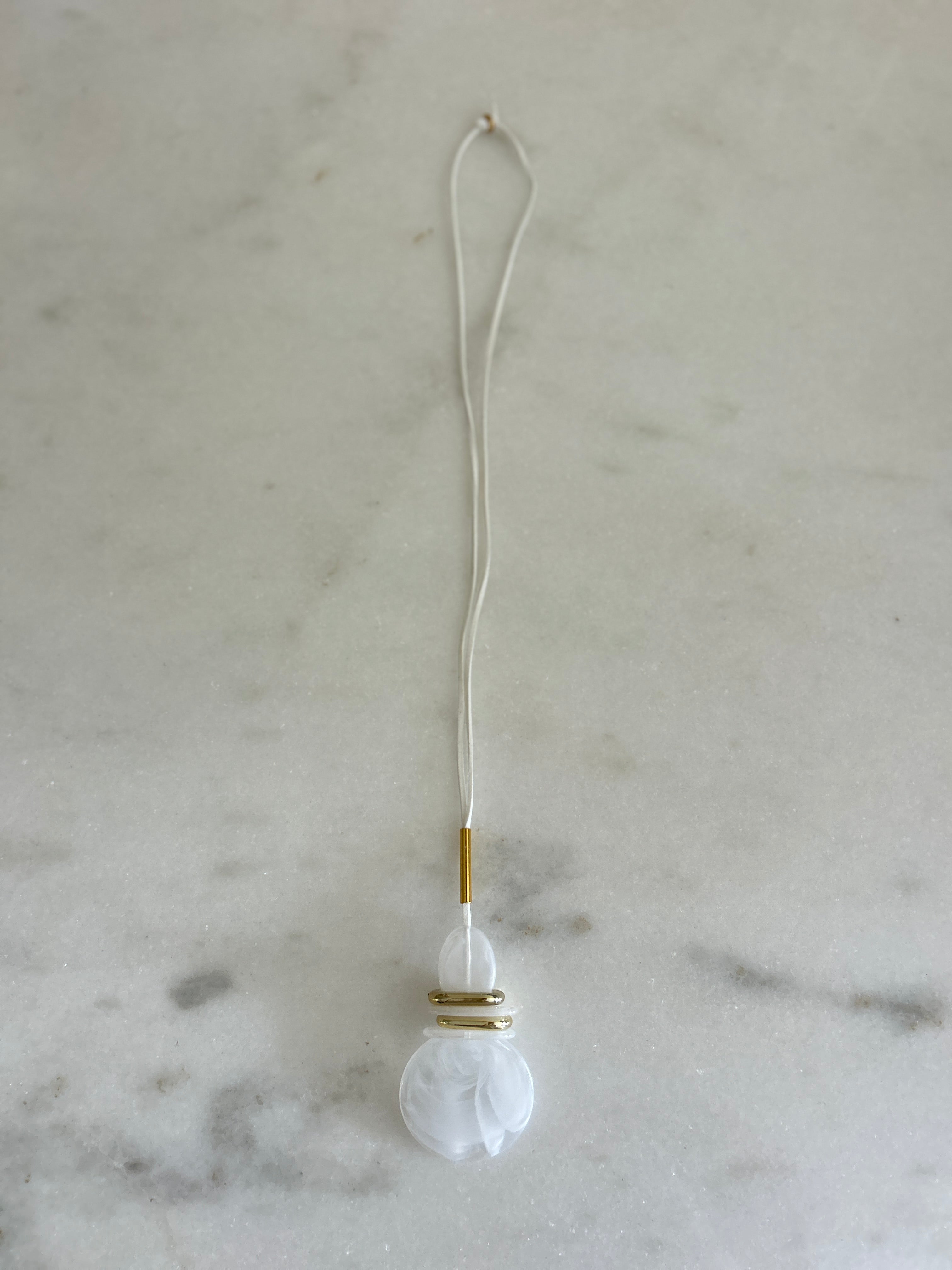 Colar Névoa Esculpido