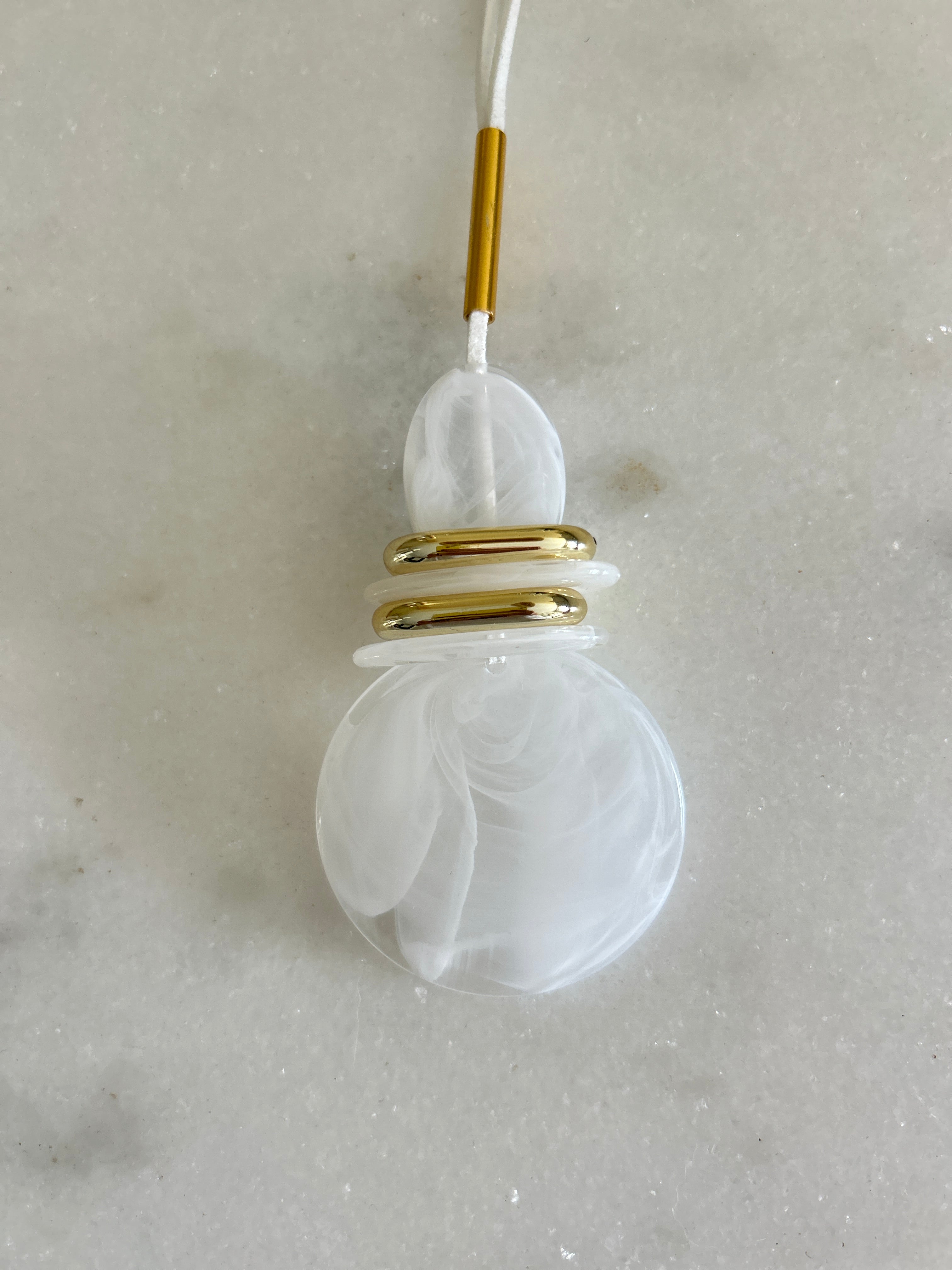 Colar Névoa Esculpido